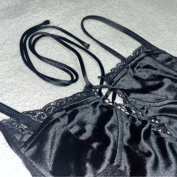 Sexy lace detail satin lace tie clasp bodysuit - Picture 4 of 5